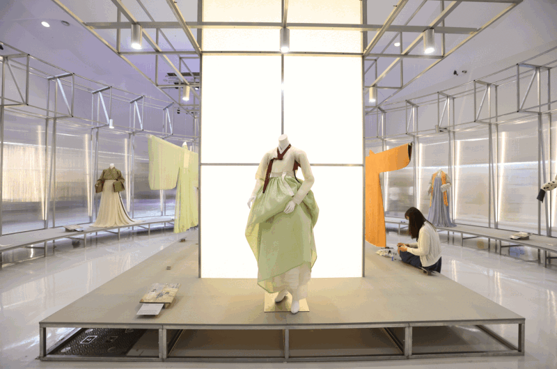 This year's Hanbok Expo from Aug. 9-12 showcased Hanbok transcending its traditional and modern aspects and was co-hosted by the Ministry of Culture, Sports and Tourism and Korea Craft & Design Foundation at Art Hall of Dongdaemun Design Plaza in Seoul’s Jung-gu District. (Ministry of Culture, Sports and Tourism) 
