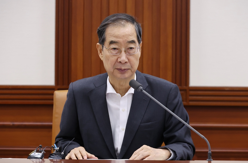 Prime Minister Han Duck-soo speaks during a policy coordination meeting on Aug. 22 at the Government Complex-Seoul in the Jongno-gu District of the capital. (Yonhap News) 