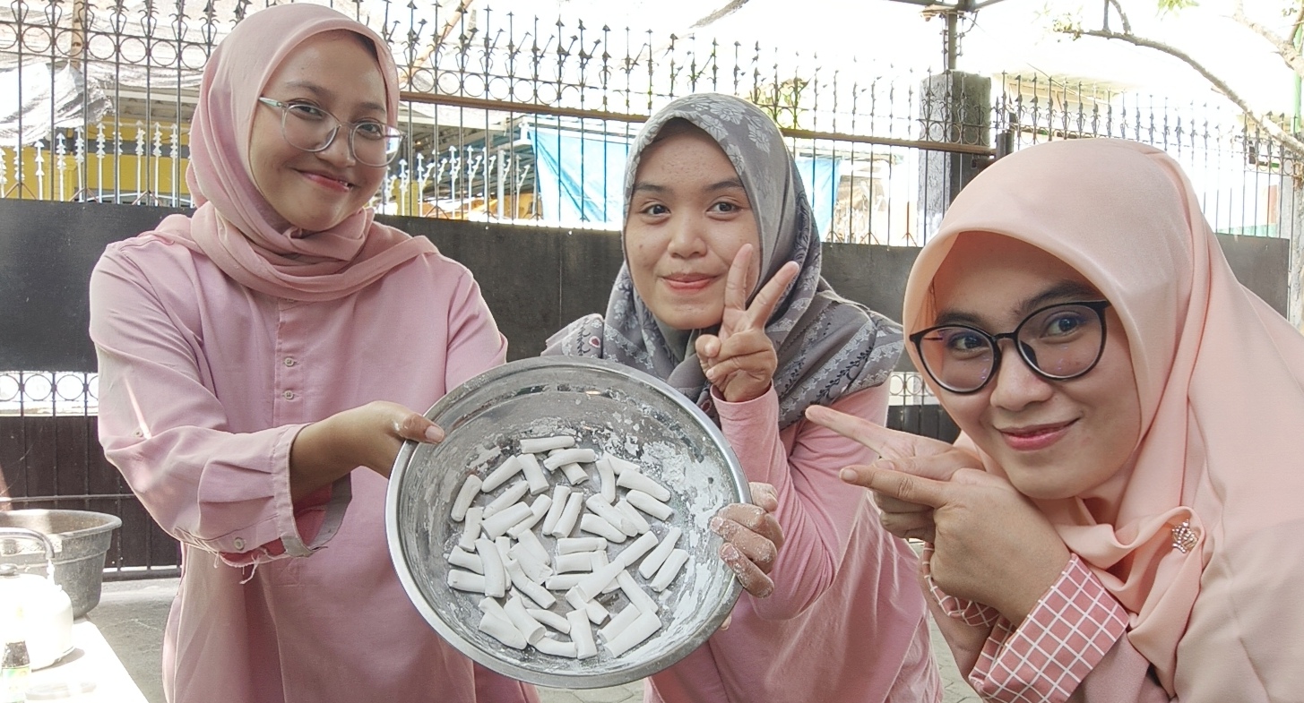Photo of me and my friends from Mataram Korean Language Institute