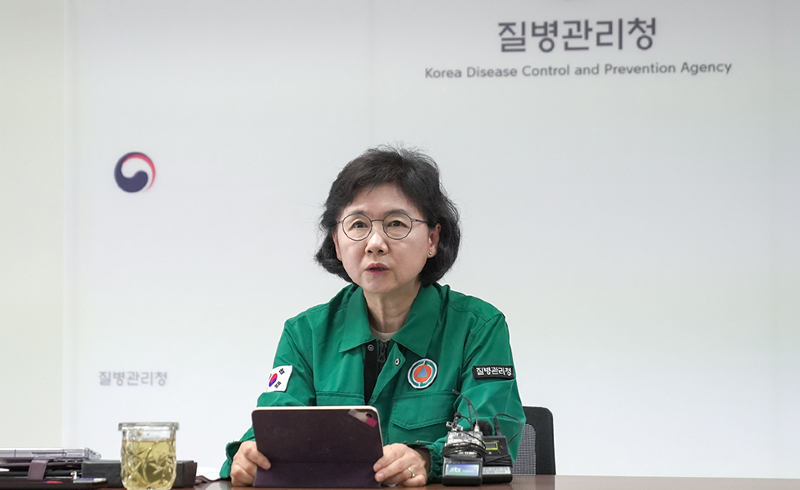 The Korea Disease Control and Prevention Agency (KDCA) on Sept. 1 said it identified the regulation process of the immune response of an mRNA vaccine for COVID-19. Shown is KDCA Commissioner Jee Youngmee on Aug. 28 chairing a meeting of relevant ministries on coronavirus trends and responses at her agency's Seoul response center in Seoul's Seodaemun-gu District. (KDCA)  