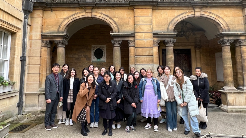 Professor Jieun Kiaer with the the participants of the UK Hallyu Academy.