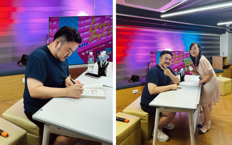 I got the opportunity to have my book signed by Park Sang-young at the end of the event.