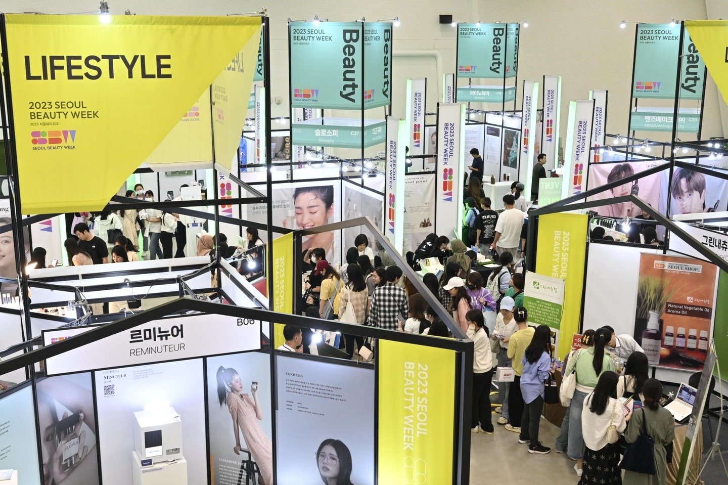 The Seoul Metropolitan Government announced on Sept. 25 that it will hold Seoul Beauty Week from Oct. 1-3 at Dongdaemun Design Plaza. Shown above is the event held last year from Sept. 21-24 at the same venue. (Seoul Beauty Week's official Facebook)