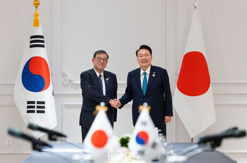 President Yoon Suk Yeol (right) and Japanese Prime Minister Shigeru Ishiba on Oct. 10 take a photo before their bilateral summit at a hotel in Vientiane, Laos.  