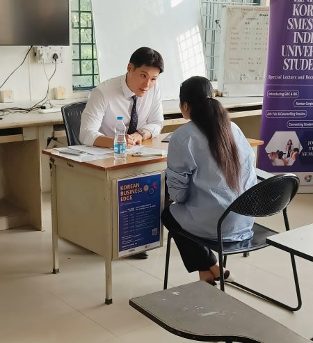 A representative from the Korean company, InBody,  counseling a student