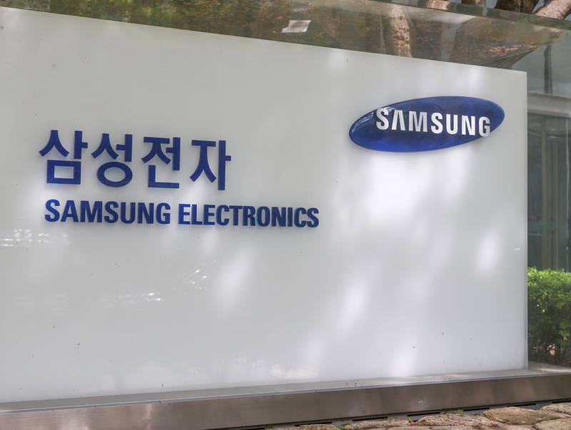 Samsung Electronics is the top-ranked company in brand value from a leading Asian economy. Shown is the company's building in Seocho-gu District, Seoul. (Yonhap News)  