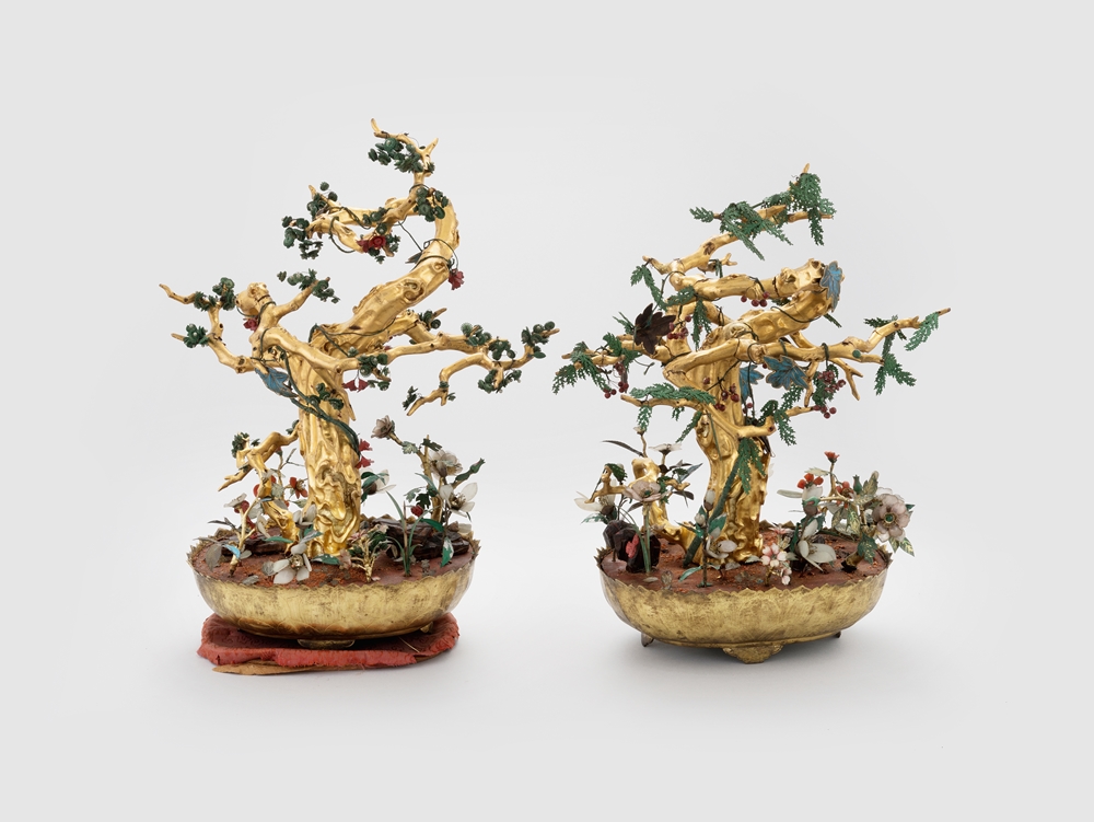 These two banhwa (traditional ornaments) were given by King Gojong as a gift to then French President Sadi Carnot. (Overseas Korean Cultural Heritage Foundation)