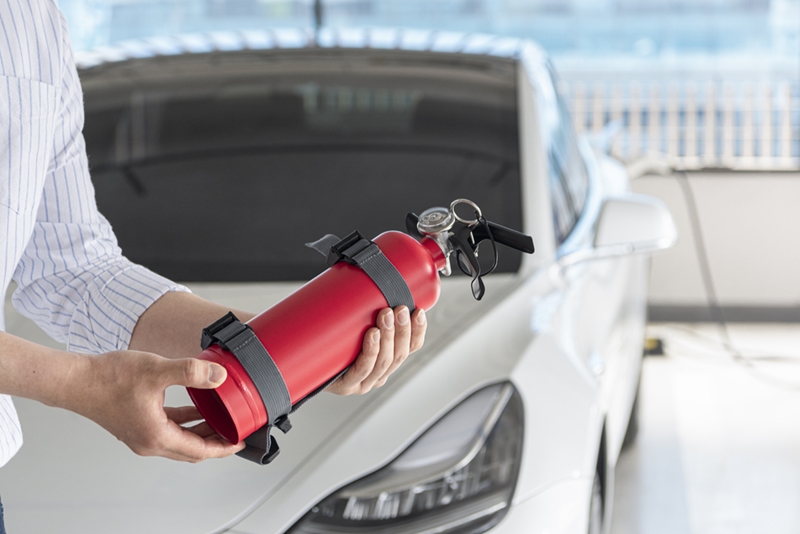 Installation of fire extinguishers will be mandatory from Dec. 1 in all vehicles with passenger capacity of five or more. (iclickart) *[Unauthorized reproduction and redistribution of the above photo is strictly prohibited under copyright laws and regulations.]