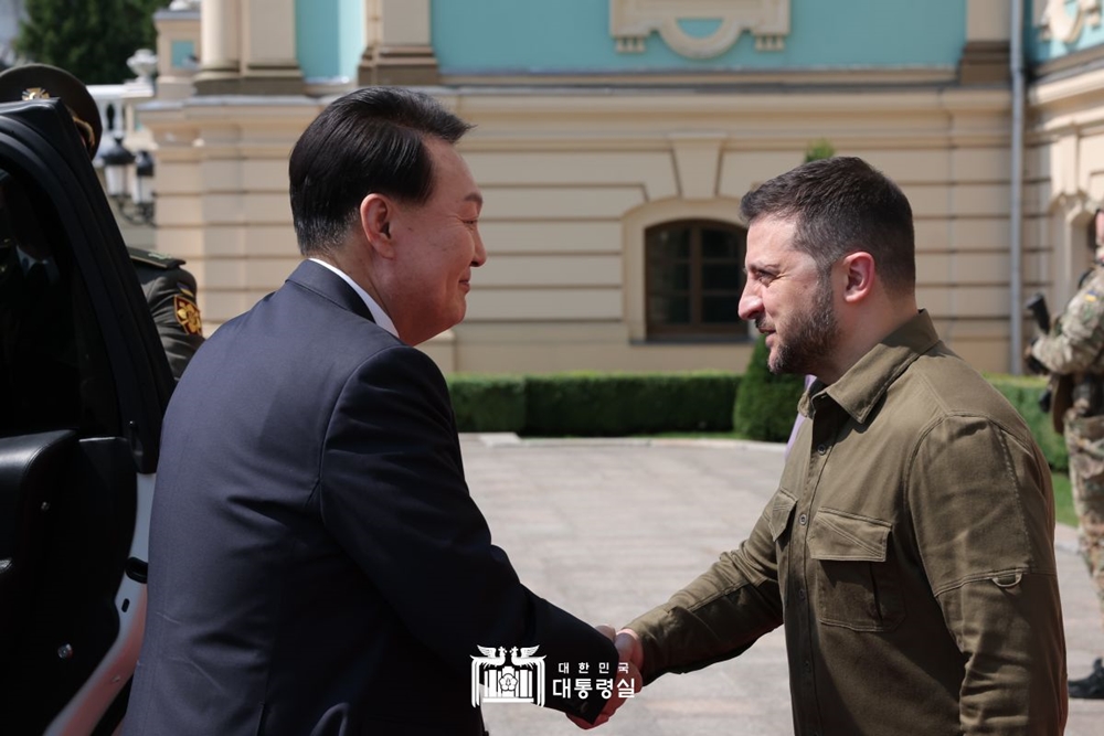 President Yoon Suk Yeol on July 15, 2023, on a visit to Ukraine is greeted by Ukrainian President Volodymyr Zelensky. (Office of the President)