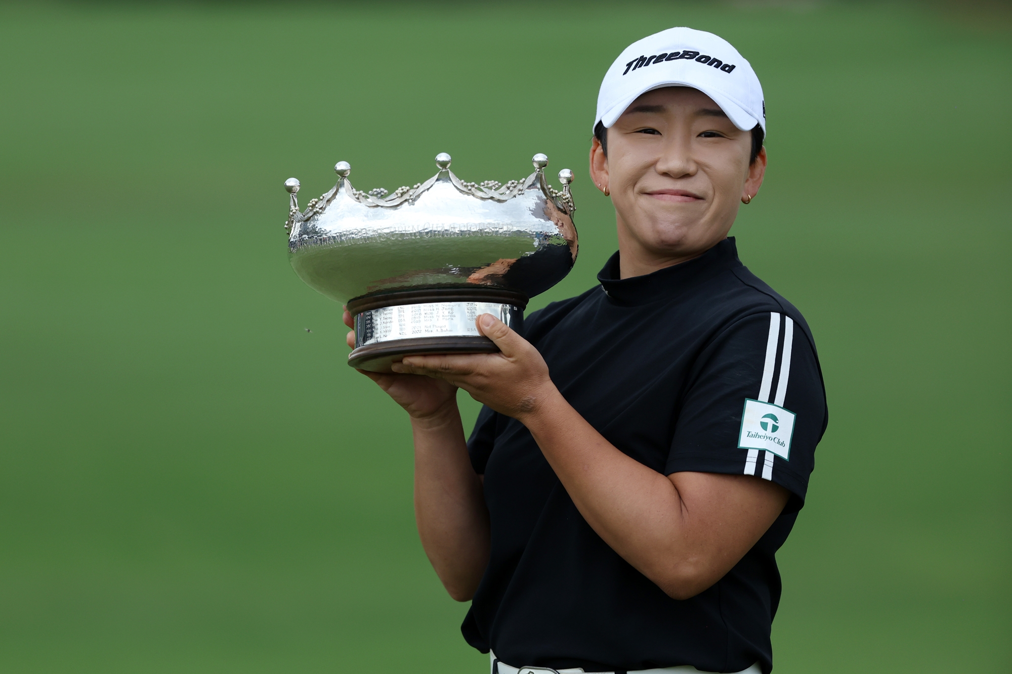 Shin Jiyai on Dec. 1 won her second Women's Australian Open at Kingston Heath Golf Club on the outskirts of Melbourne, Australia, with a final score of 17-under 274 and two eagles, four birdies, three bogeys and one double bogey. Yonhap News 