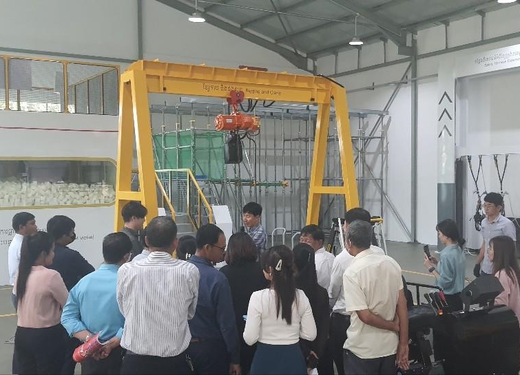Trainees on Nov. 29 inspect a machine installed at a newly opened training center for occupational safety and health in Phnom Penh, Cambodia. (Ministry of Employment and Labor)  