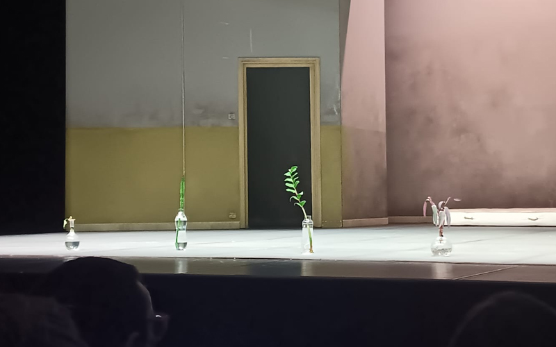 4 vases behind which the actors bowed and thanked the audience