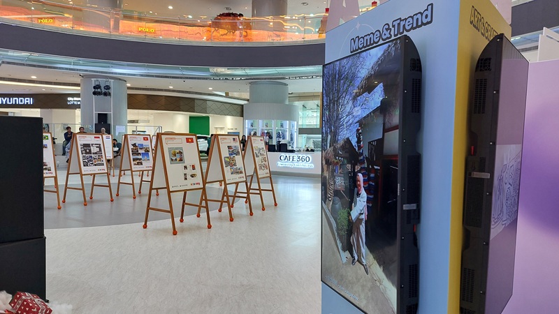 Mounted television screen is also located next to the special little room and showcase all winning works of Meme & Trend and Arts & Craft categories.