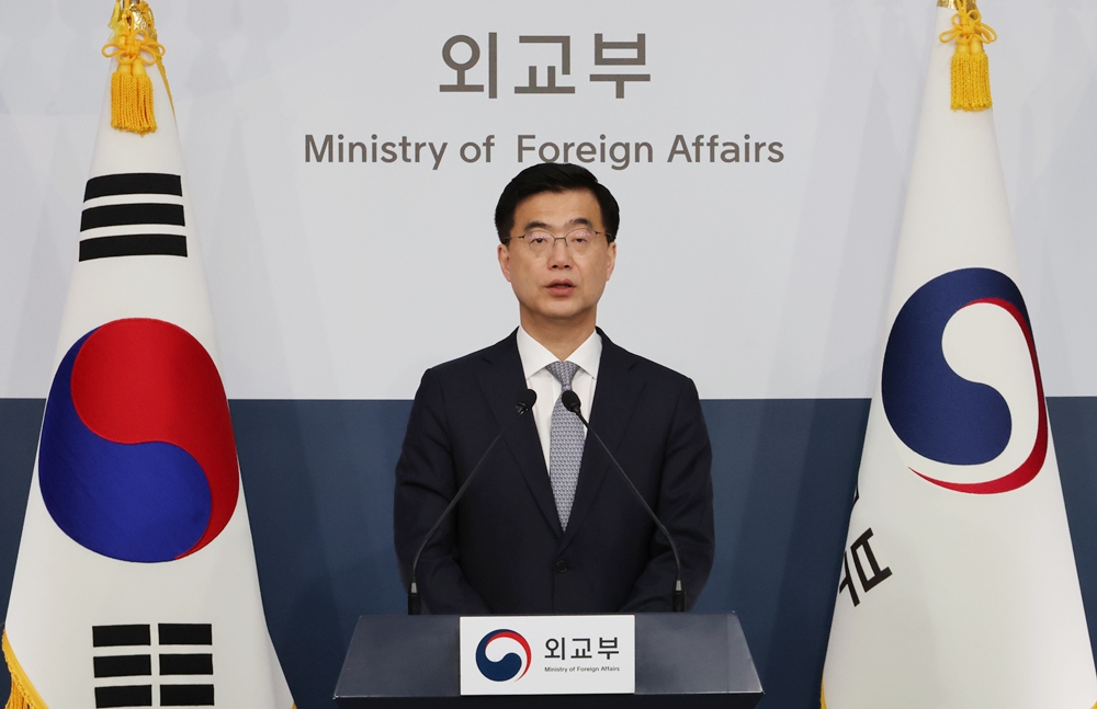 Ministry of Foreign Affairs Spokesperson Lee Jae-woong on March 6 gives a briefing at Government Complex-Seoul in the city's Jongno-gu District. (Yonhap News)  