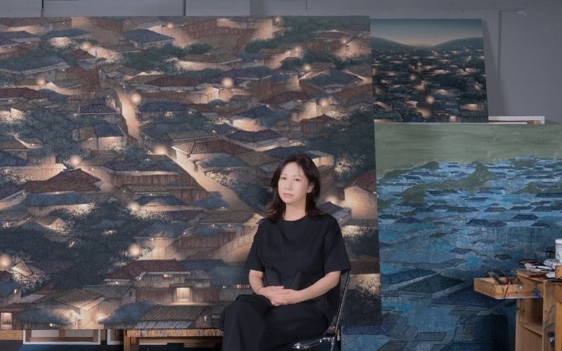 Joung Young-ju in her studio