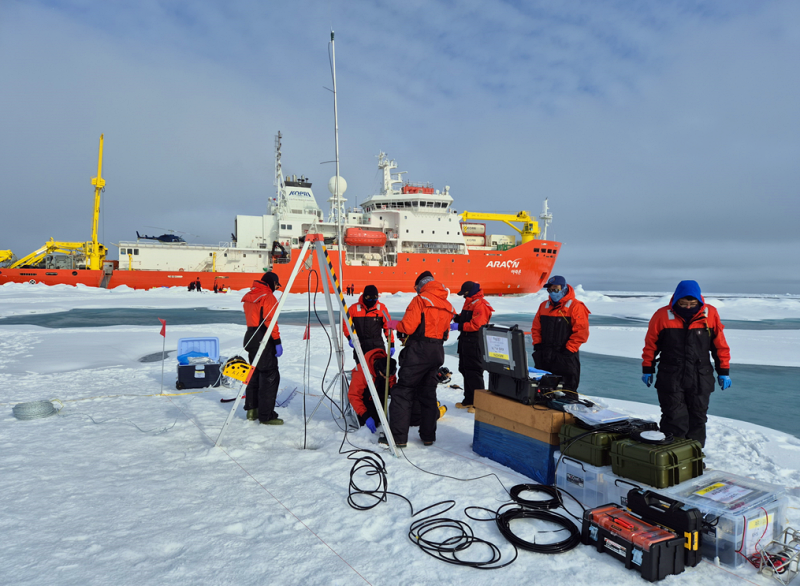 With an Araon icebreaker research vessel anchored on the Arctic sea ice, a research team of the Korea Polar Research Institute (KOPRI) last year studies the ice's properties. (KOPRI)