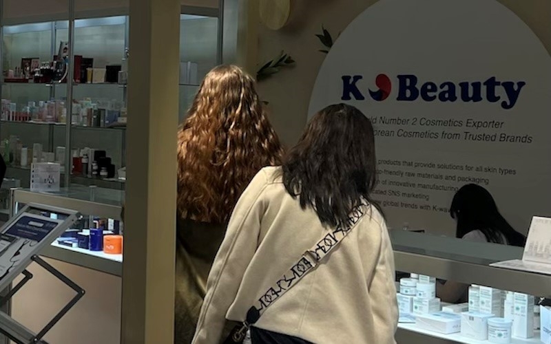 European visitors explore the products hands-on while engaging directly with brand representatives. 