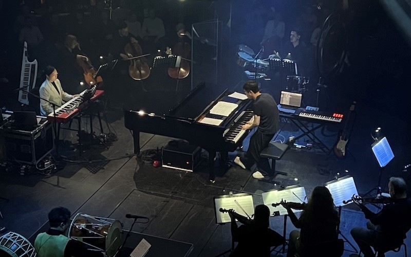 Jung’s live performance on scores from “Squid Game” reveals his innovative approach on compositions combining classical method with electronic and traditional Korean elements. 