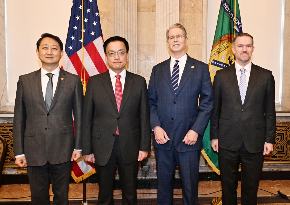 Deputy Prime Minister and Minister of Economy and Finance Choi Sang-mok (second from left) on April 24 poses for photos with Minister of Trade, Industry and Energy Ahn Dukgeun (left), U.S. Secretary of the Treasury Scott Bessent (third from left) and U.S. Trade Representative Jamieson Greer in their 