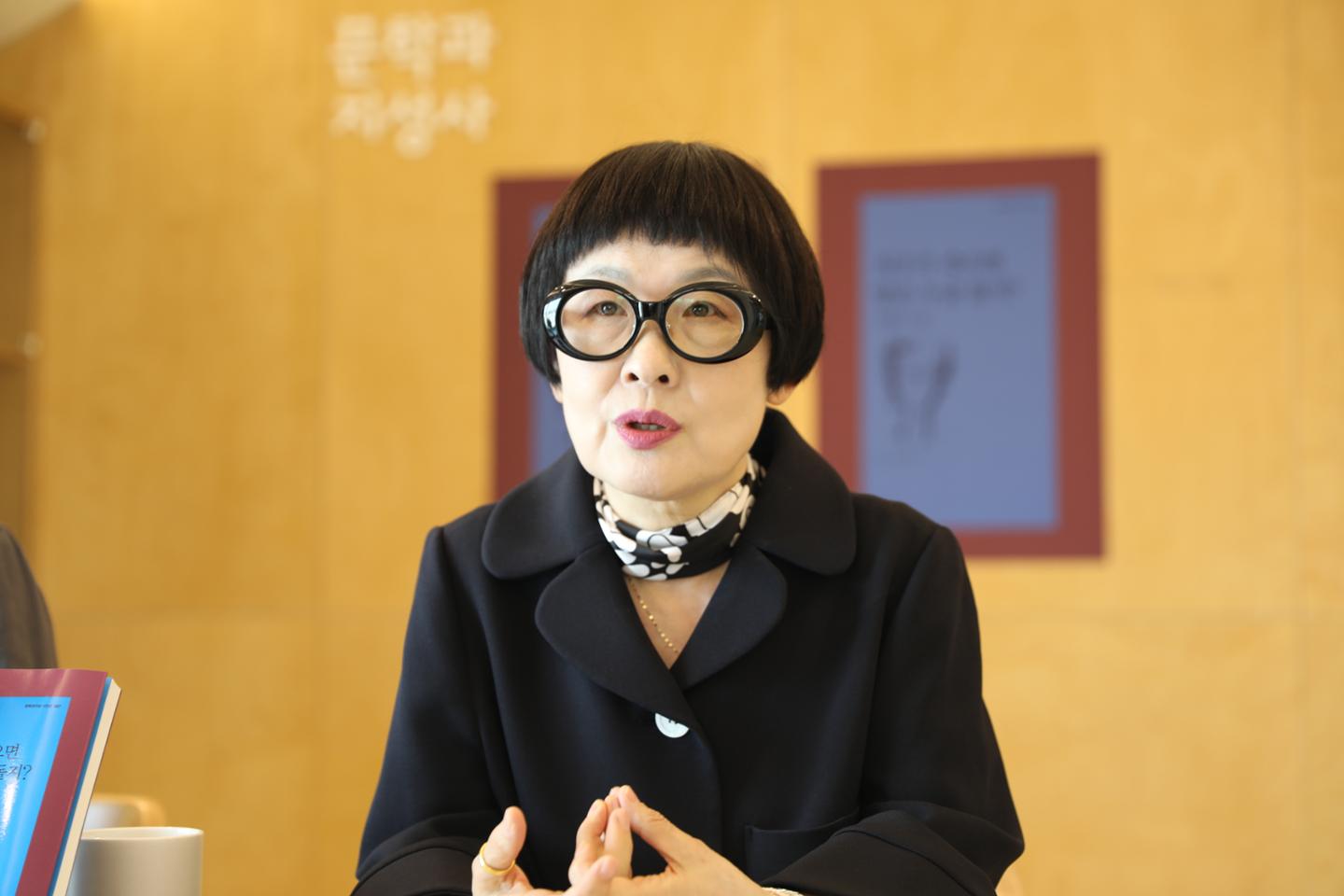 Poet Kim Hyesoon on April 23 was named an honorary foreign member of the American Academy of Arts and Sciences. (Moonji Publishing).