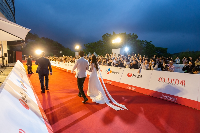 Scene from red carpet event last year at Jeonju International Film Festival