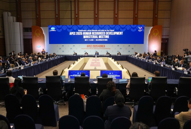 A ministerial meeting on labor and employment of the Asia-Pacific Economic Cooperation on May 12 is held at Jeju Convention Center in Seogwipo, Jeju Island. (Jeju Special Self-Governing Province)   