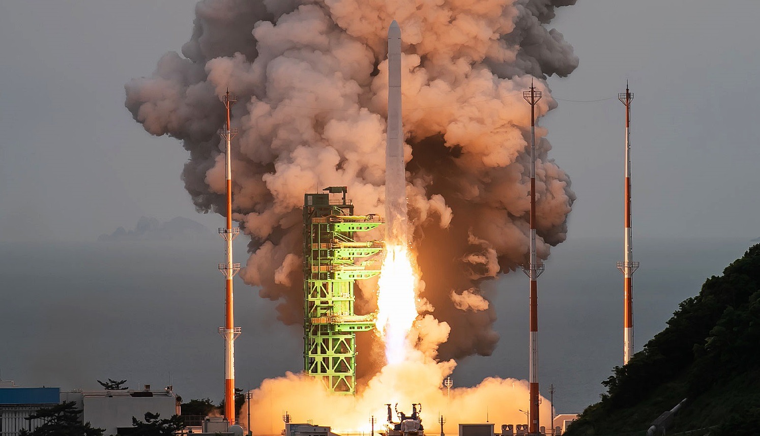 Nuri (KSLV-II), a space rocket developed with domestic technology, on May 25, 2023, blasts off from Naro Space Center in Goheung-gun County, Jeollanam-do Province. (Korea Aerospace Research Institute)  