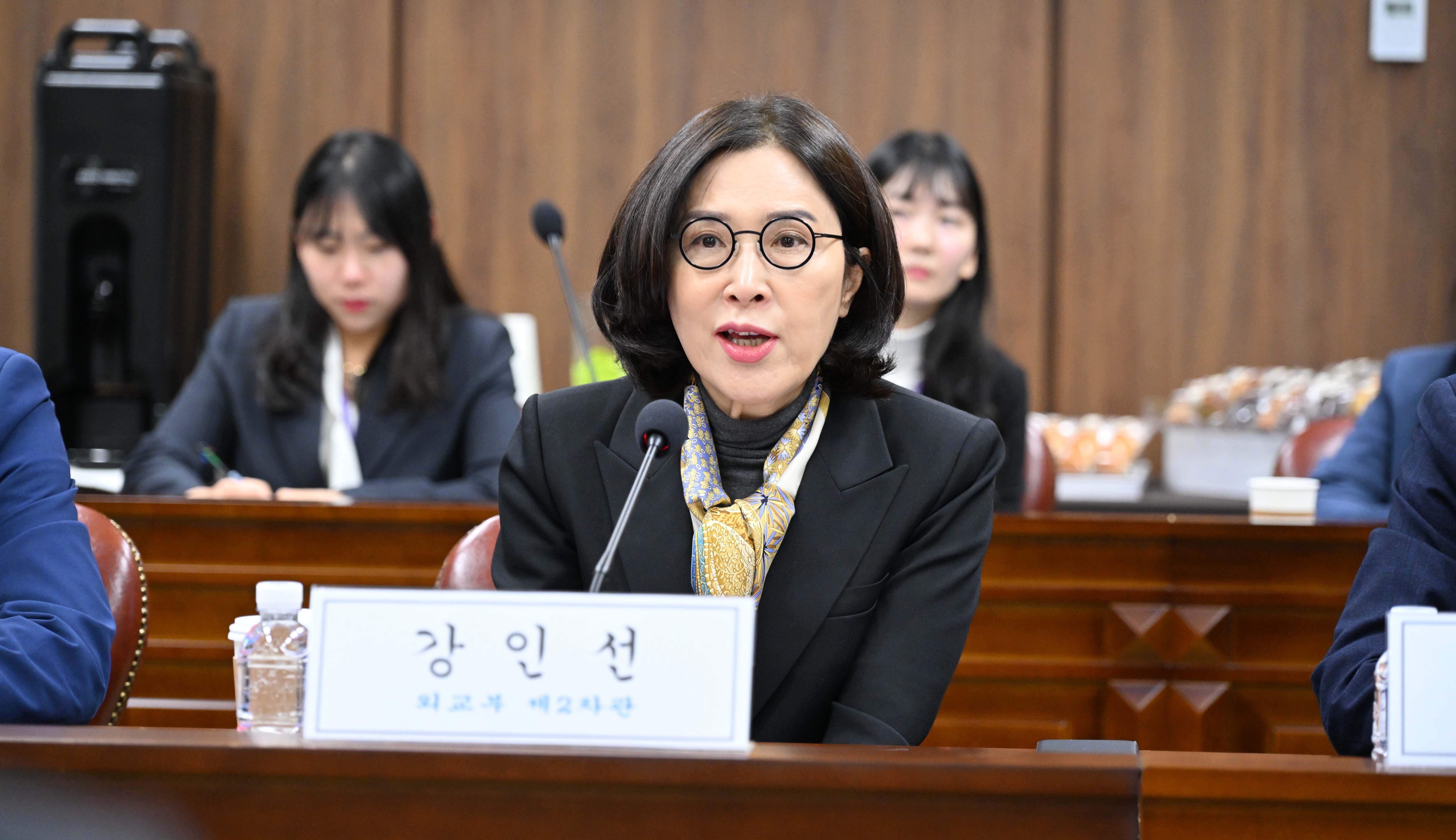 Second Vice Minister of Foreign Affairs Kang Insun on Feb. 28 chairs this year's first meeting of the 2025 Advisory Committee on Economic Security and Foreign Affairs at her ministry's compound in Seoul's Jongno-gu District. (Ministry of Foreign Affairs) 