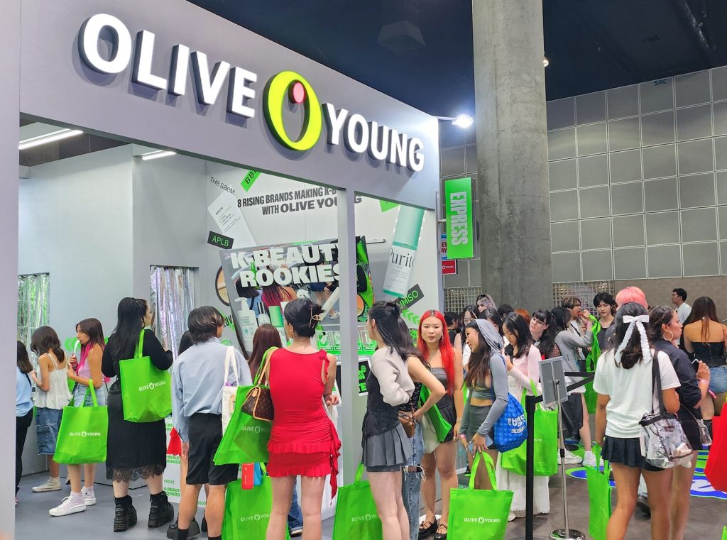 The Ministry of Food and Drug Safety on May 27 released its analysis of national cosmetics output, exports and imports last year, with the first two figures setting record highs. Shown are visitors at the booth of Olive Young, a major health and beauty store chain in Korea, at the music festival KCON LA 2024 held from July 26-28 last year in Los Angeles. (CJ Olive Young)  