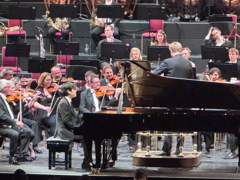 Lim performs Chopin’s Second Piano Cocerto with the Royal Philharmonic Orchestra on the Royal Albert Hall stage.  