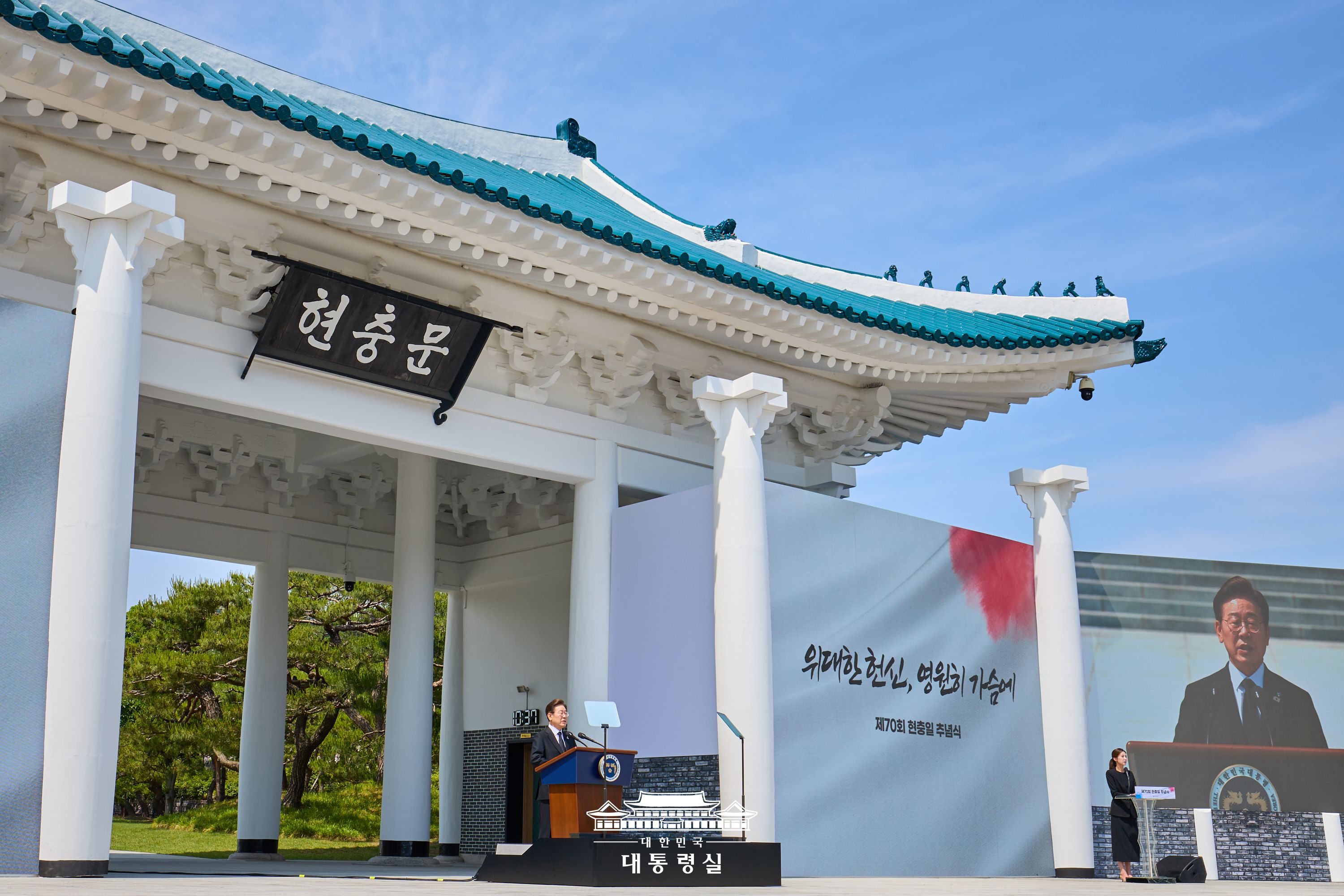 President Lee Jae Myung on June 6 gives a commemorative speech at a Memorial Day ceremony held at Seoul National Cemetery in Seoul's Dongjak-gu District. (Office of the President)