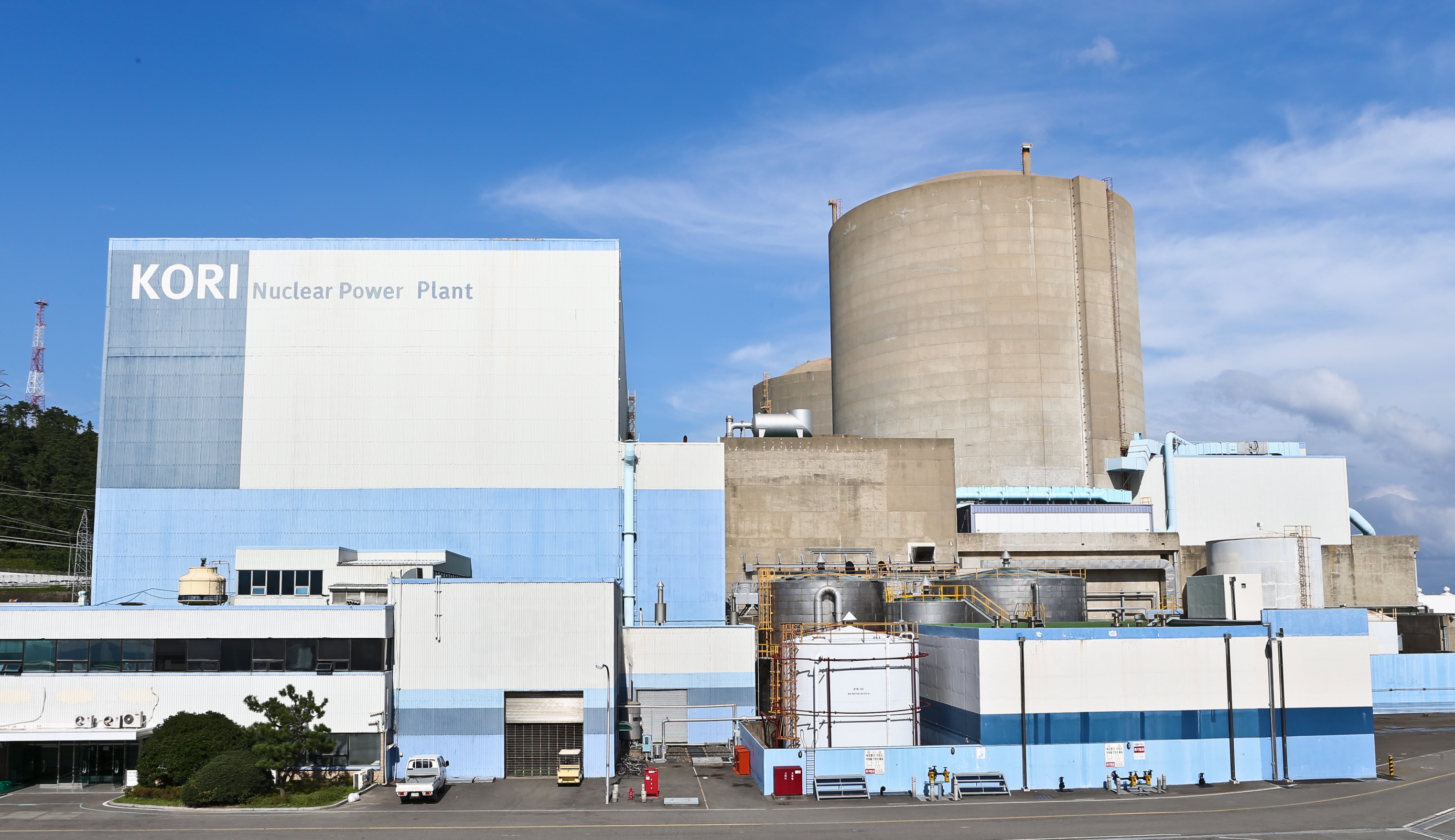 The Nuclear Safety and Security Commission on June 26 approved the decommissioning plan for Kori Unit 1, the nation's first nuclear power plant, submitted by the public company Korea Hydro & Nuclear Power. Shown is the reactor located in the town of Jangan-eup in Busan's Gijang-gun County. (Korea Hydro & Nuclear Power)
