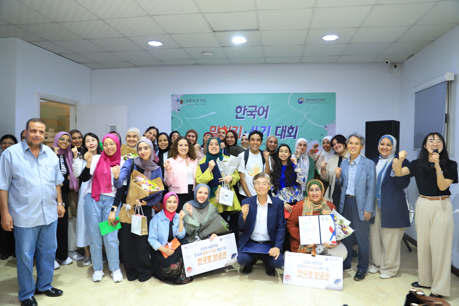 The Ministry of Culture, Sports and Tourism on June 30 announced its opening this year of 11 more branches of King Sejong Institute (KSI) in nine countries. Shown is a group photo at the finals of a KSI speaking and writing competition on May 15 at the Korean Cultural Center (KCC) in Egypt. (KCC in Egypt)