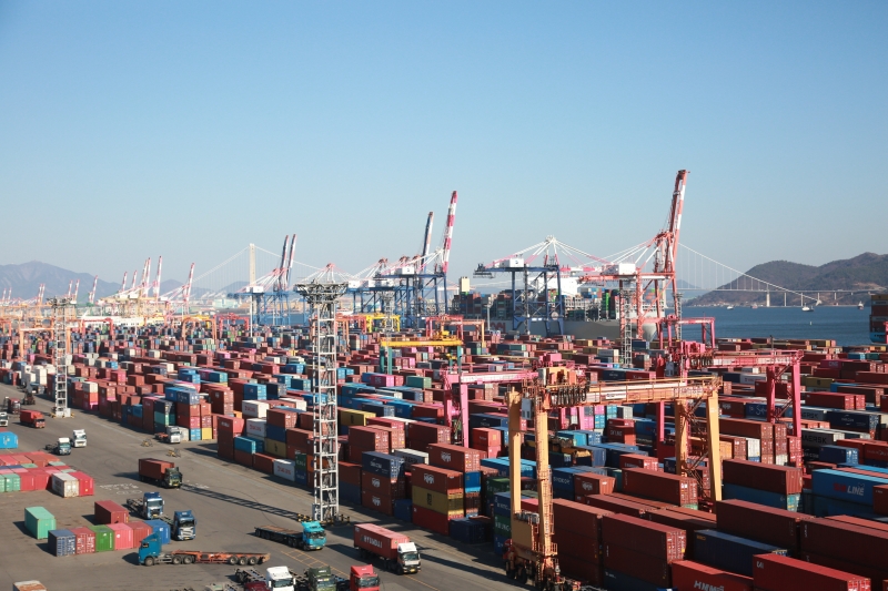 Exports in the first half of this year reached USD 334.7 billion, showing little effects from the impact of U.S. tariffs. Shown is Gwangyang Port in Gwangyang, Jeollanam-do Province. (Yeosu Gwangyang Port Authority)