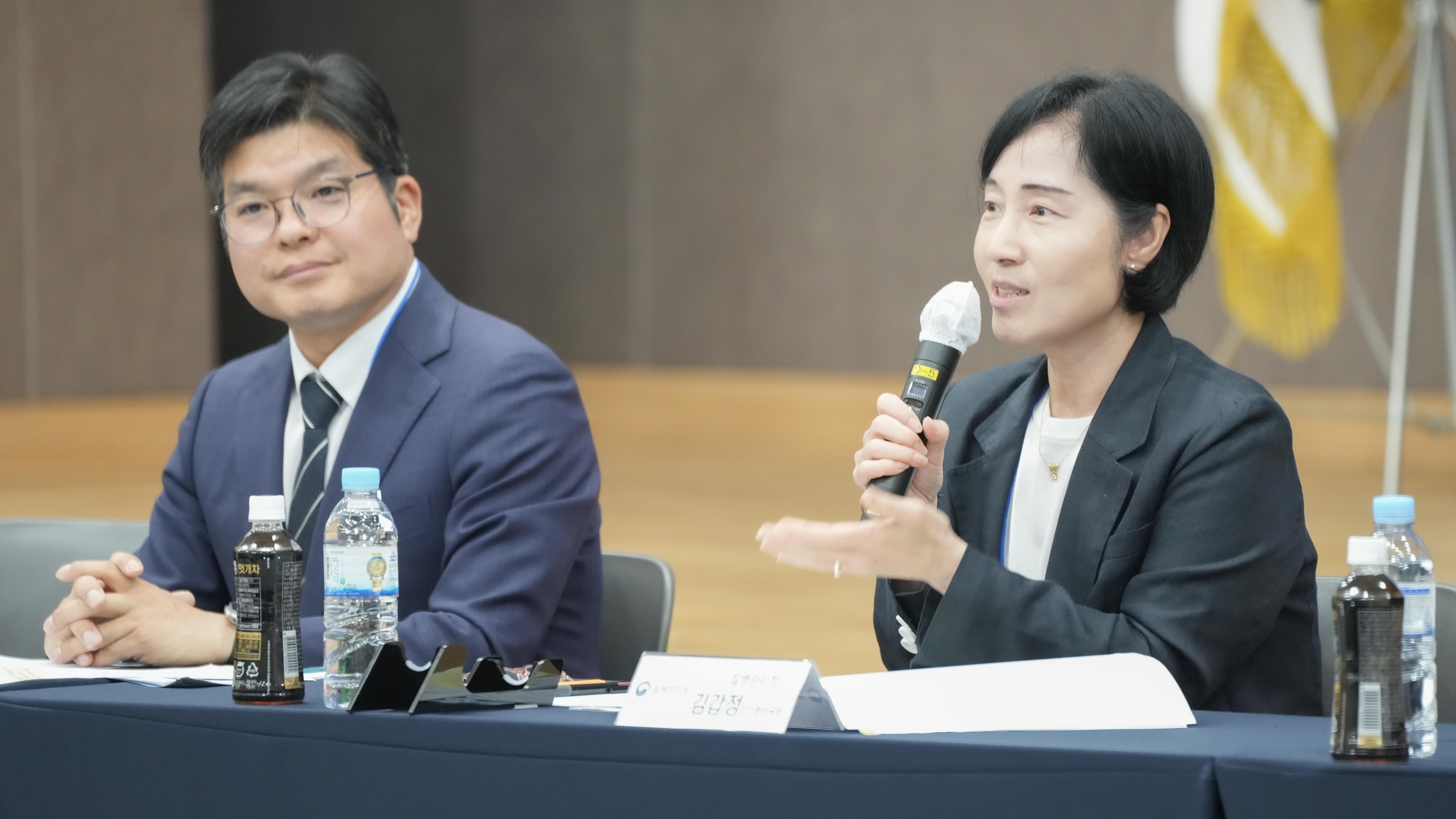 Kim Gab Jung (right), director general of the KDCA's Department of Disease Diagnosis and Analysis, on July 1 answers questions at a news conference held at GC Biopharma's plant in Hwasun-gun County, Jeollanam-do Province. On the left is Chung Yoon-Seok, director of the agency's Division of High-Risk Pathogens. 
