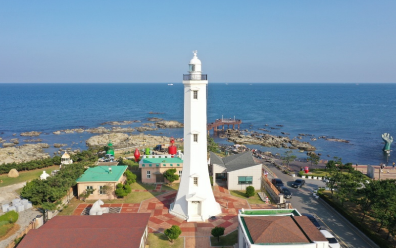 Awarded the 2022 Heritage Lighthouse of the Year, Homigot Lighthouse in Pohang is a true testament to Korea’s maritime legacy. (Korea.net)