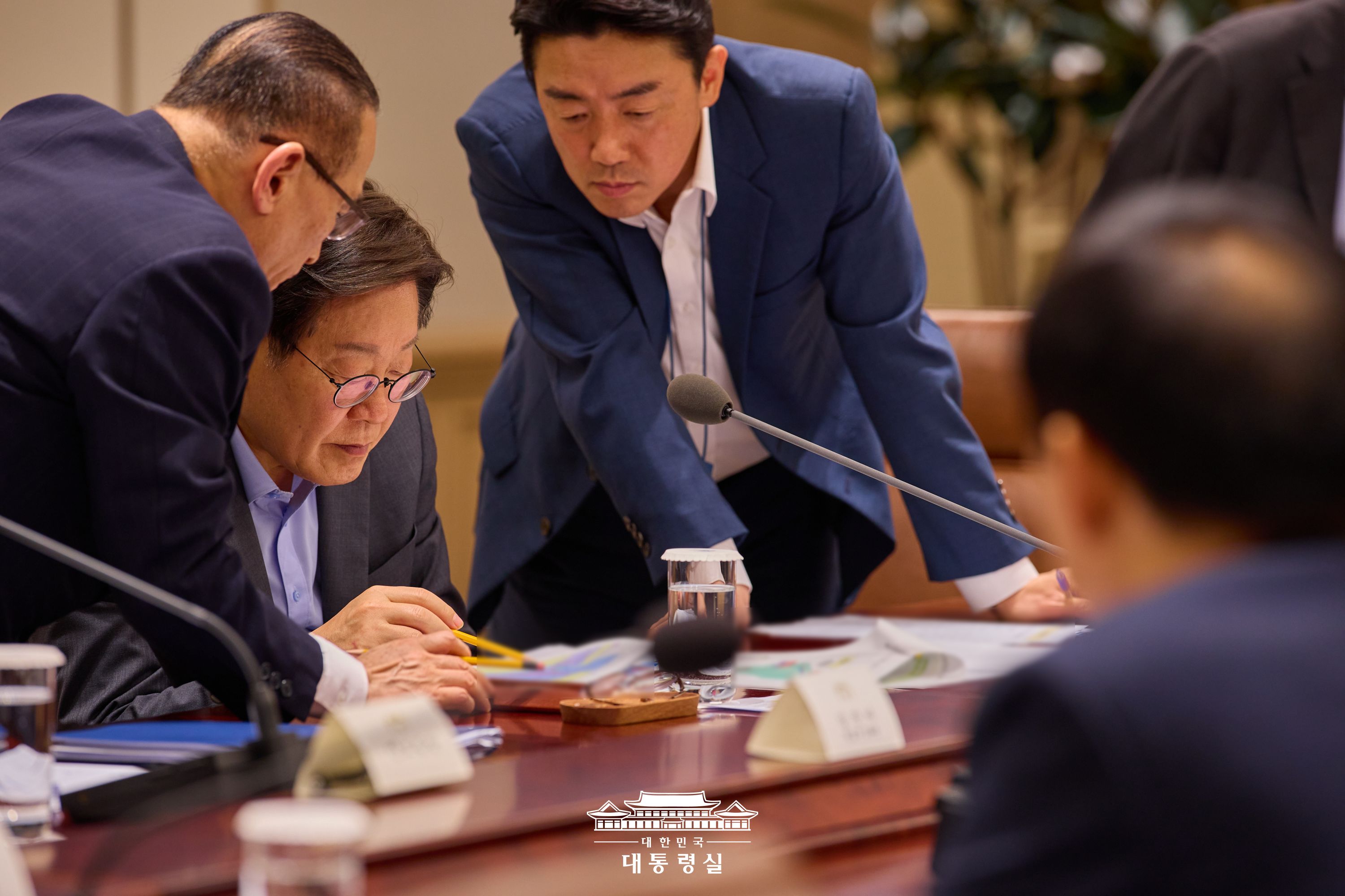 President Lee Jae Myung (second from left) on July 10 chairs his first meeting of the National Security Council at the Office of the President in Seoul's Yongsan-gu District. To the left is Office of National Security Director Wi Sung-lac and on the right is Chief of Staff to the President Kang Hoon-sik. (Office of the President)