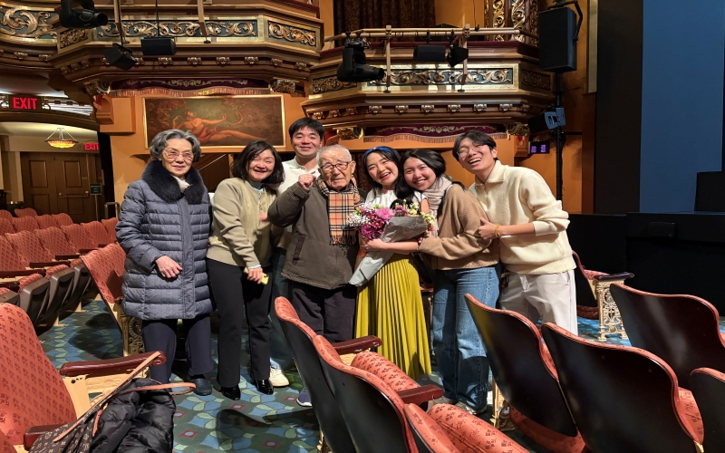 Claire Kwon (third from right) poses with her family. (Claire Kwon)