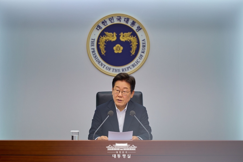 President Lee Jae Myung on July 22 will send special envoys to Canada and Malaysia. He is shown speaking on July 17 at the fourth meeting of his senior secretaries and aides at the Office of the President in Seoul's Yongsan-gu District. (Office of the President) 