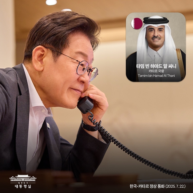 President Lee Jae Myung on July 22 holds his first phone talks with Qatari Emir Tamim bin Hamad Al Thani at the Office of the President in Seoul's Yongsan-gu District. (President Lee's official X account)