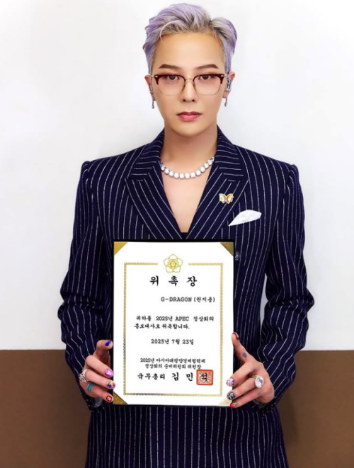 K-pop artist G-Dragon on July 23 poses with a photo of his certificate of appointment as the promotional ambassador for the APEC Summit on his social media. (G-Dragon's official Instagram account)