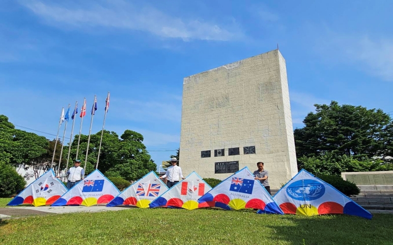 Kites with flags of the 16 countries and the 6 medical countries that participated in the Korean War.