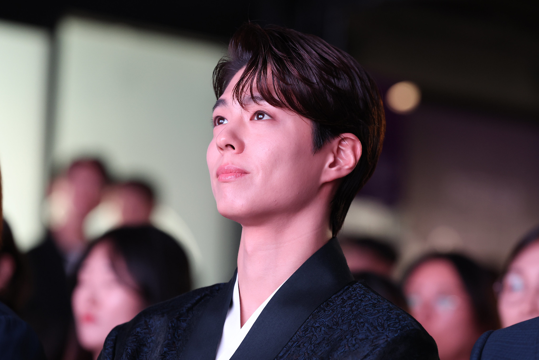 Actor Park Bo-gum is this year's honorary ambassador for globally promoting tourism in Korea. He is shown on July 29 seeing a commercial he appears in at his appointment ceremony and screening of tourism videos at the culture and arts center SJ Kunsthalle in Seoul's Gangnam-gu District. 