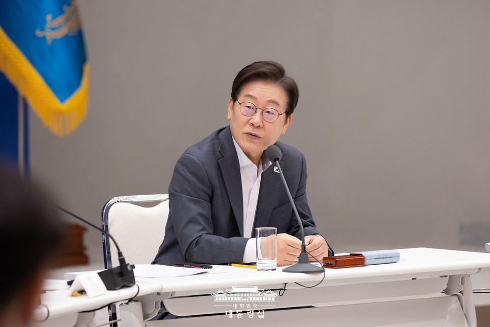 Vietnamese leader To Lam, general secretary of the Communist Party of Vietnam, will make a state visit to Korea from Aug. 10-13 at the invitation of President Lee Jae Myung. Shown is President Lee on Aug. 1 chairing a meeting with the heads of the country's cities and provinces at the Office of the President in Seoul. (Office of the President)