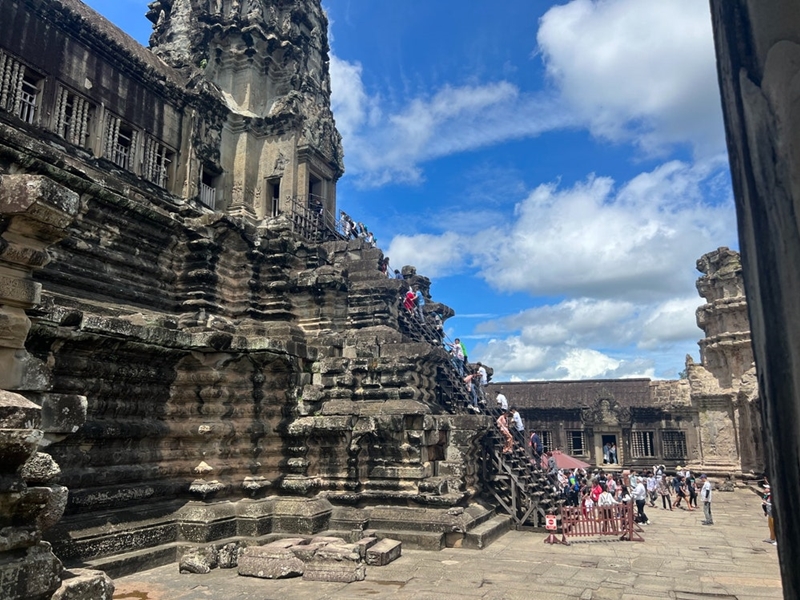 The Korea Heritage Service (KHS) is part of an official development assistance project in cultural heritage ending next year to restore and maintain the northeast pedestal of the central sanctuary Bakan at the Buddhist temple Angkor Wat in Siem Reap, Cambodia. (KHS)  