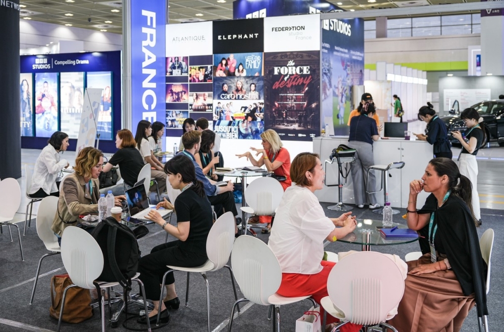 The Ministry of Culture, Sports and Tourism and the Korea Creative Content Agency from Sept. 16-19 will host this year's BroadCast Worldwide at at COEX Mall in Seoul's Gangnam-gu District. Shown is a scene at a promotional booth from last year's event at the same venue.