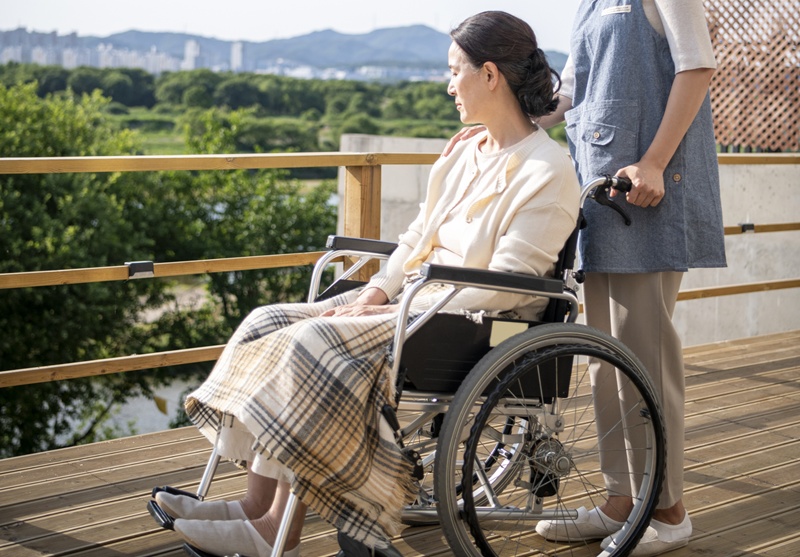 The Ministry of Justice and the Ministry of Health and Welfare on Aug. 24 said they designated 24 schools to train foreign nursing assistants. (iClickArt) (Unauthorized reproduction and redistribution of the above photo is prohibited under copyright law.)   