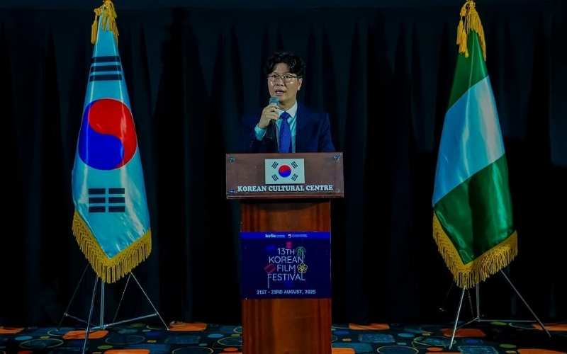Director Jeon Ju Ho of the Korean Cultural Centre delivering a captivating opening speech at the festival's opening ceremony. 