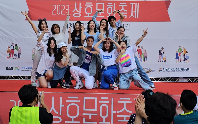 Participants of Seoul Foreign Resident Center's K-pop dance class in 2023 perform at the Gwanak Intercultural Festival in Seoul's Gwanak-gu District. (Seoul Foreign Resident Center)