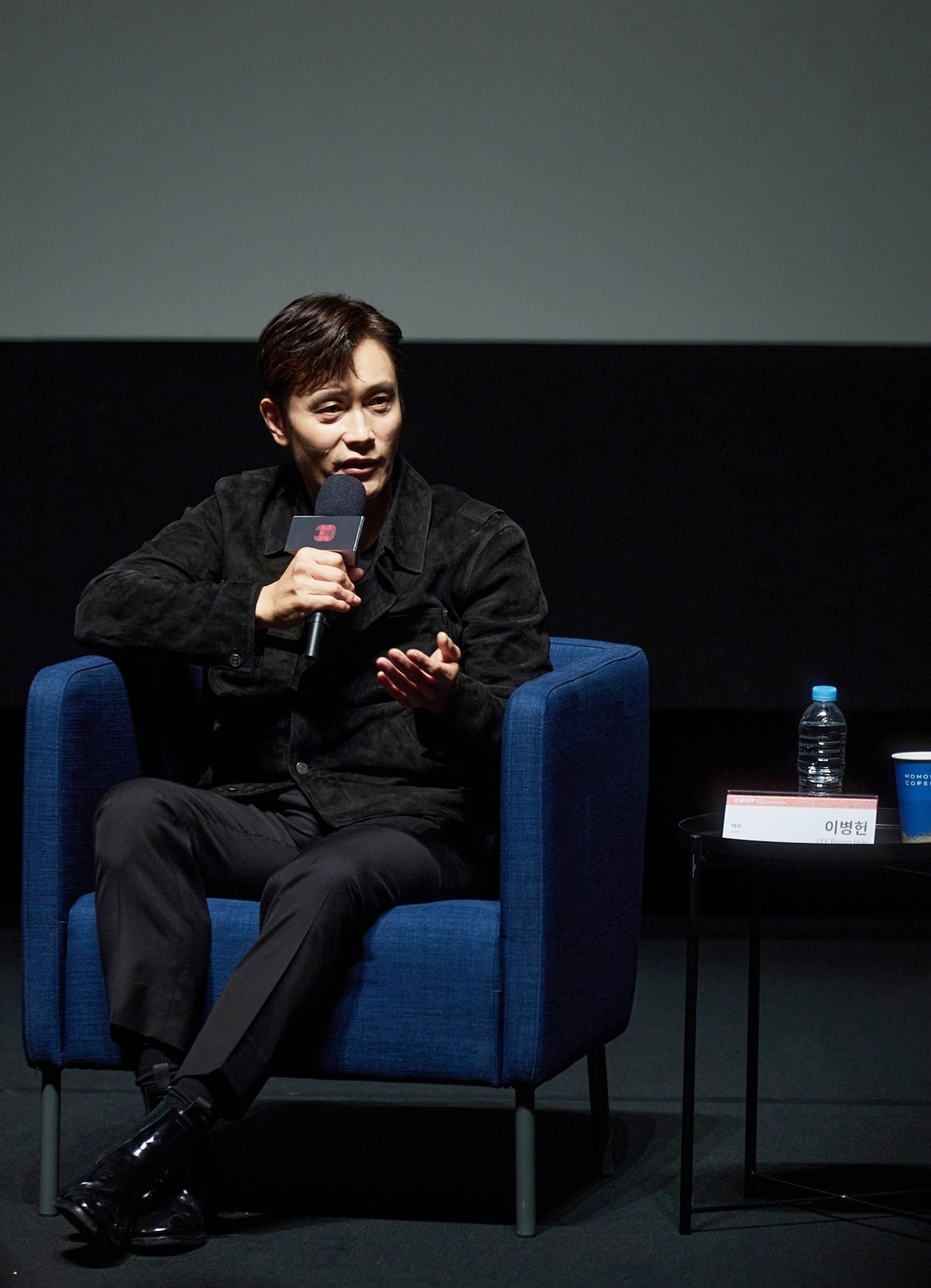  Actor Lee Byung-hun on Sept. 19 speaks at the Actors' House, a program of the Busan International Film Festival, at Dongseo University's Sohyang Theater in Busan's Haeundae-gu District.  
